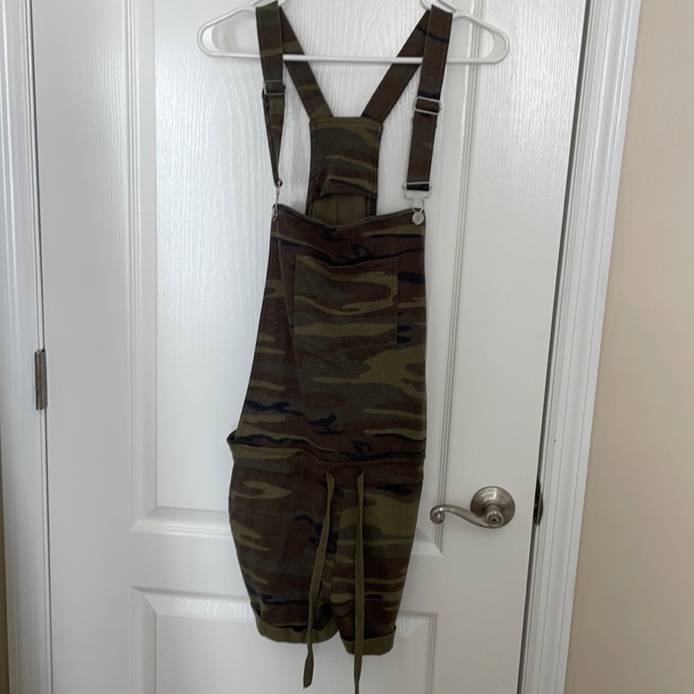 Z Supply camo short overall